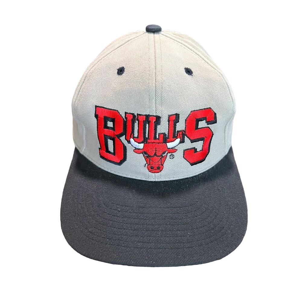 Vintage 90’s Chicago‎ Bulls Tan and Black Snapback Hat OSFA Clean Cap